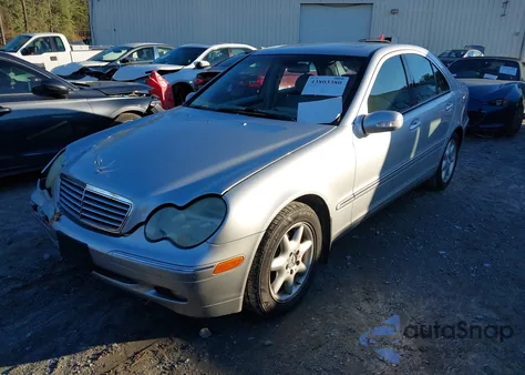 2003 Mercedes-Benz C 240 z USA, uszkodzony, nr VIN WDBRF61J33F343854